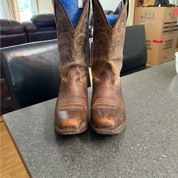 Ariat Distressed Brown Leather Western Cowboy Boots size 9.5D Mens. - Picture 2 of 8